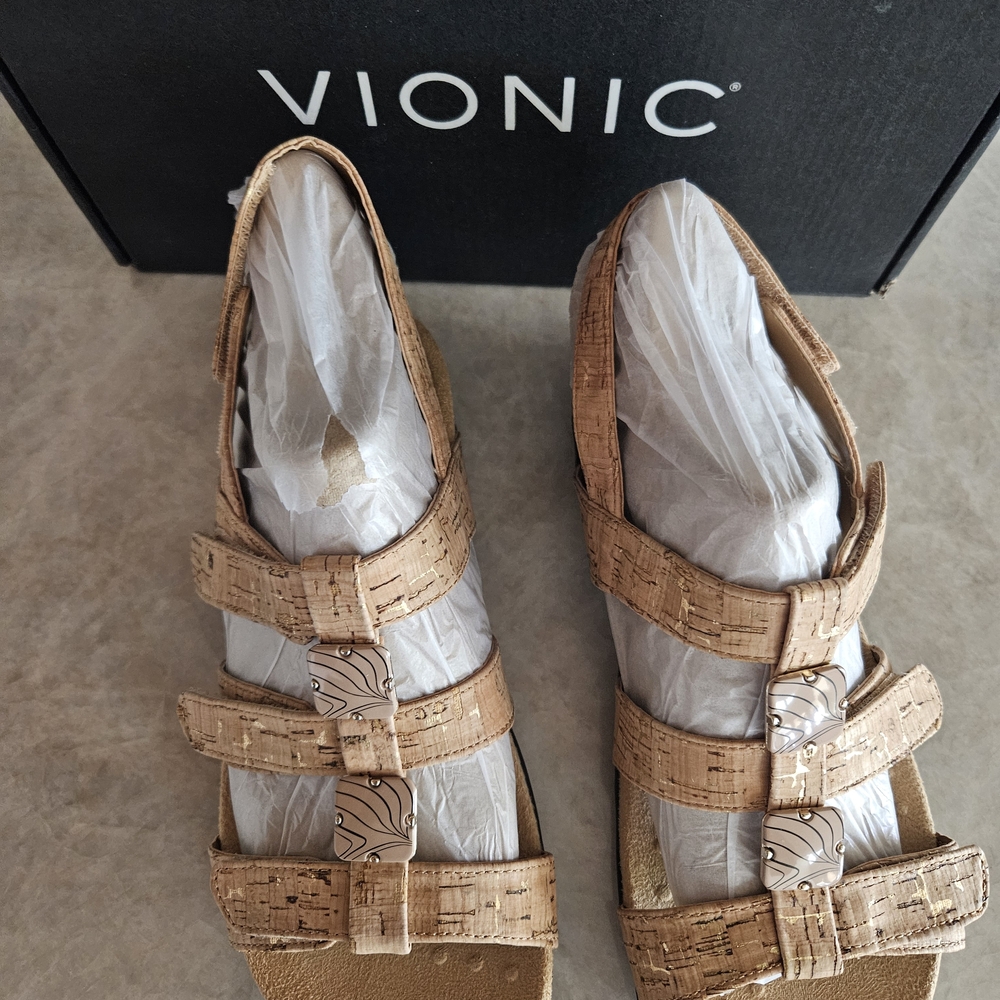 NEW Vionic Women's Tan Sandals
